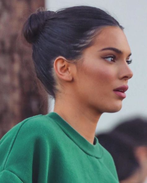 KENDALL&BELLA on Instagram: “That side profile 🧚🏻‍♀️ #kendalljenner” Kendall Jenner Nose, Kendall Jenner Eyebrows, Nose Ideas, Kendall Jenner Face, Kendall Jenner Makeup, Jenner Makeup, Meagan Good, Nose Surgery, Kendall Style