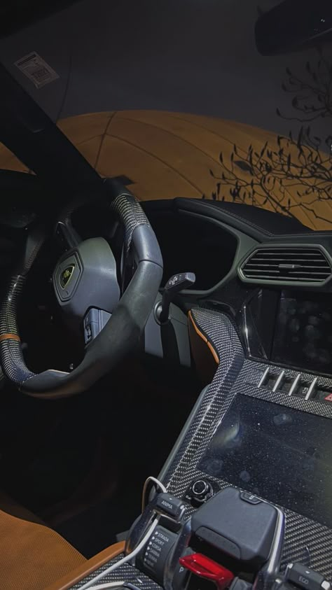 Lambo Interior, Black Cars Aesthetic, Cars Wallpaper Aesthetic, Super Cars Videos, Aesthetic Cars Wallpaper, Cars Aesthetic Luxury, Aesthetic Luxury Wallpaper, Lamborghini Photos, Car Interior Luxury