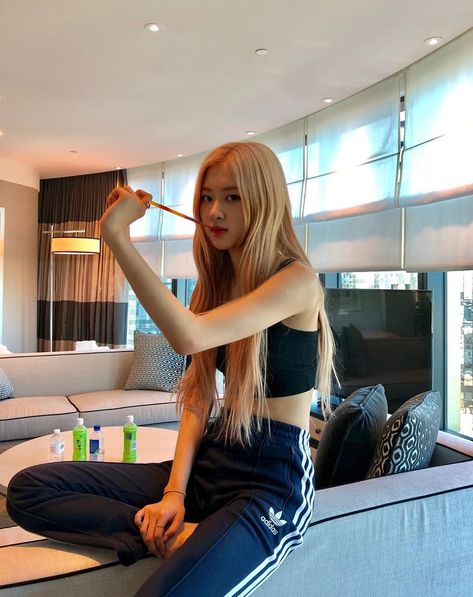 Blackpink-Rose update instagram || @roses_are_rosie  || #blackpinkrose #rose Blackpink Rosé Instagram, Rosé Ig, Rosé Instagram Update, Instagram Roses, Rosé Instagram, Rose Fashion, Rose Park, Park Chaeyoung, Jennie Lisa