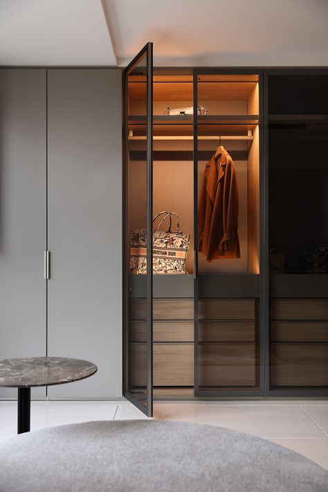 Modern Closet Designs, Glass Wardrobe, Walking Closet, Dream Closet Design, Closet Design Layout, Wardrobe Door Designs, Luxury Closets Design, Modern Closet, Wardrobe Interior Design