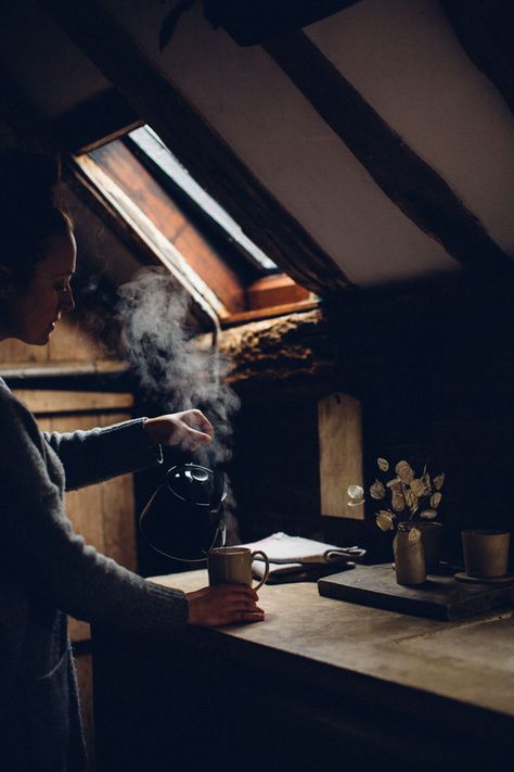 Cabin Coffee, Witchy Academia, Cosy Aesthetic, Mini Photo Shoot, Snowy Cabin, Cabin Aesthetic, Cottage Cabin, Cold Morning, Coffee Photography