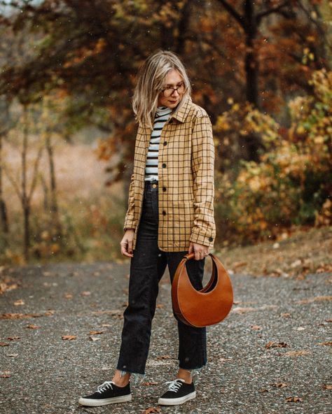 Curdoroy Outfit Womens, Vintage Wool Sweater Outfit, Casual Quirky Outfits, Fall Fashion Colorful, Teacher Street Style, Quirky Classic Style, Eclectic Wardrobe Style, Farmer Chic Outfits, Eclectic Fashion Style Casual