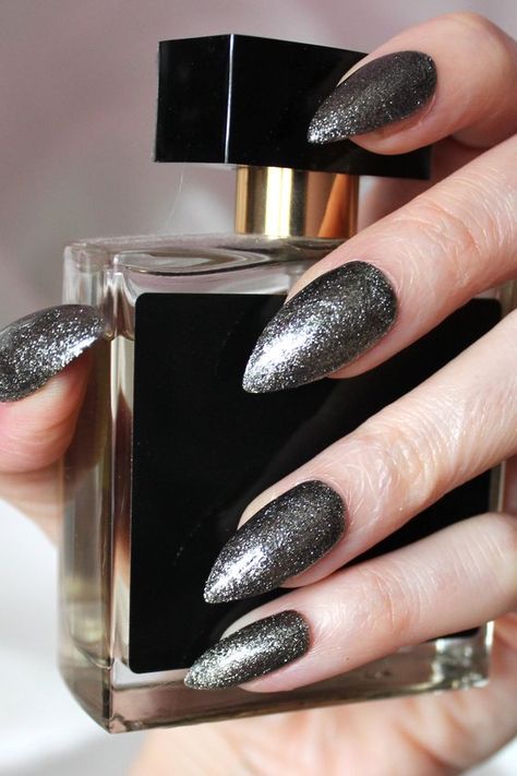 Press on Nails, Gray Glitter Fake Nails, Stiletto Coffin Round Square Nails Dark Gray Nails With Glitter, Gray Glitter Nails, Grey Glitter Nails, Dark Grey Nails, Round Square Nails, Modern Nail Art, Grey Nail Designs, Acrylic Nail Polish, Nail Polish Rack