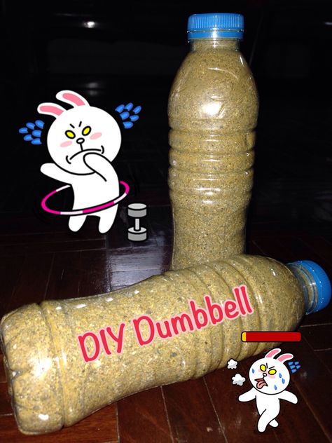 DIY dumbbell  sand and reuse mini water bottle. Homemade Weights, Diy Dumbbells, Diy Weights, Diy Dumbbell, Diy Exercise Equipment, Barbell Lifts, Exercise Challenge, Adjustable Dumbbell Set, Diy Home Gym