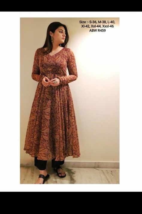 Salvar Kurti Indian Fashion, Black Frock Suit, Plain Anarkali Dress Simple, Anarkali Neck Designs, Frock Suit Ideas, Frock Ideas, Frock Suit, Fall Outfits 2023, Black Frock