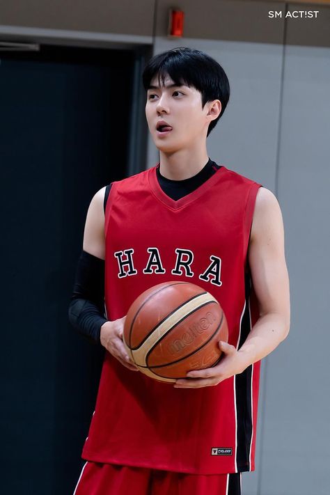 Foto Sehun, Sehun Cute, Retro Outfit, Exo Album, Positive Wallpapers, Basketball Clothes, Dark Anime Guys, Exo Members, Exo Sehun