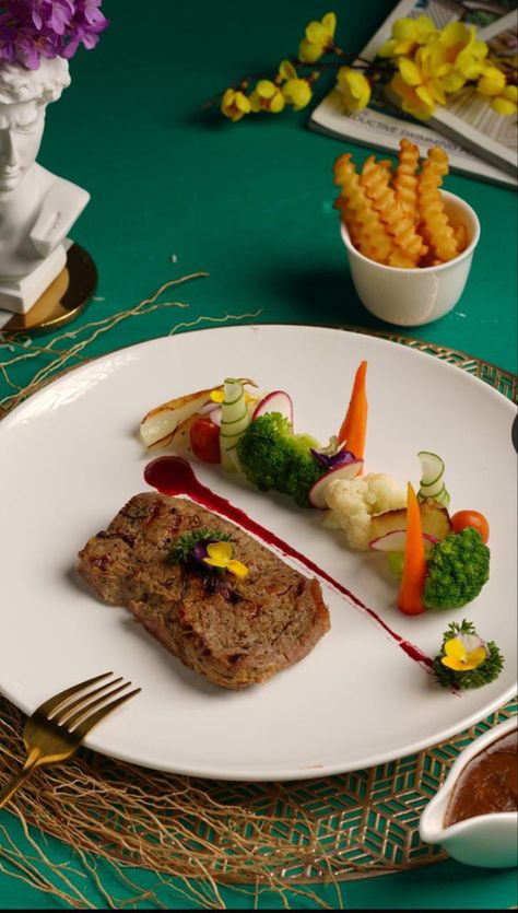 #steakdinnerideas #footage #photoshoot #foodblogger #hotel #testfood #foodstagram #chef Ribeye Steak Plating Presentation, How To Plate Food Like A Pro, Chicken Steak Plating, Plating Steak, Steak Plating, Food Plating Design, Gastronomy Food, Food Presentation Plates, Gourmet Food Plating