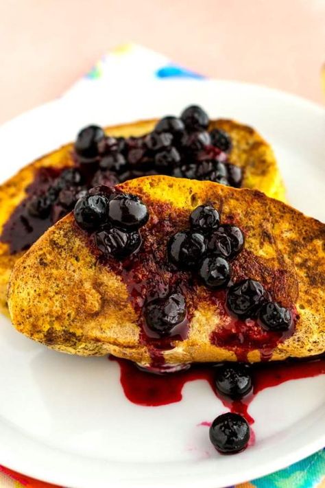 French Toast with Blueberry Sauce Lemon Blueberry French Toast, Easy French Bread Recipe, Blueberry Sauce Recipe, Sourdough French Toast, Awesome French Toast Recipe, French Bread Recipe, Best French Toast, Blueberry French Toast, Easy Budget