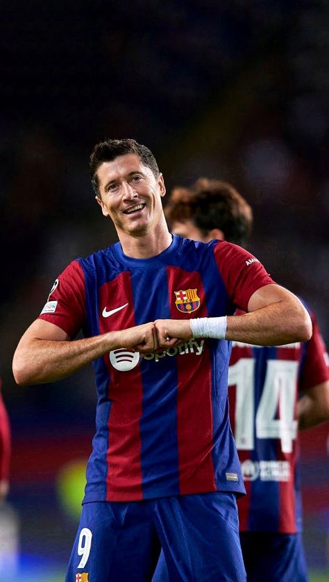 Lewandowski Celebration, Barcelona Celebration, Barcelona Lewandowski, Working Out Aesthetic, Liverpool Vs Tottenham, Lewandowski Barcelona, Aesthetic Sports Wallpaper, Cabrio Vw, Wallpaper Soccer