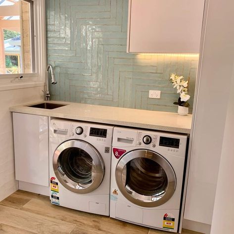 Washer and dryer side by side. Small trough Small Washer And Dryer, Dry Bar, House Renovation, Washer Dryer, Washer And Dryer, Side By Side, Laundry Machine, Washer, Washing Machine