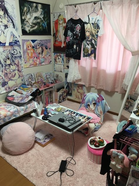 Weeb Room Ideas, Weeb Room, Pink Manga, Nice Room, Otaku Room, Ideas Hogar, Anime Room, Room Goals, Cute Room Ideas