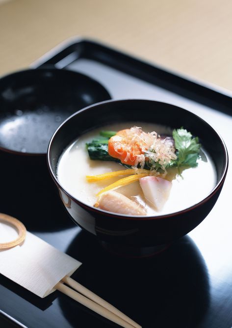 White Saikyo miso ozoni with carrots, daikon, and mochi rice cake is a Japanese New Year's soup that originates from the Kyoto region of Japan. Japanese Mochi Recipe, Mochi Soup, Japanese Rice Cake, Japanese Mochi, Miso Broth, Rice Cake Recipes, Mochi Recipe, Japanese New Year, White Miso