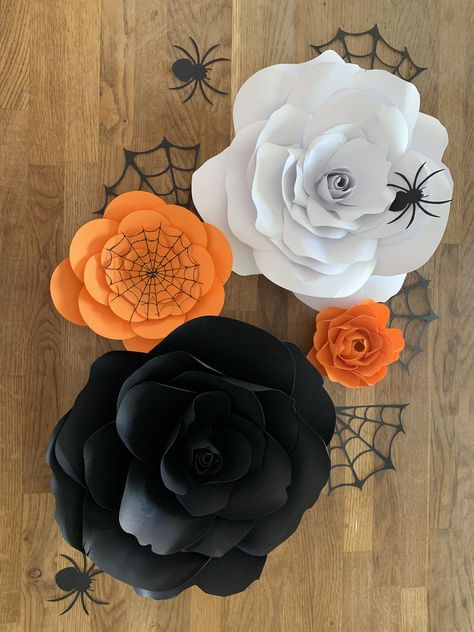 Halloween Paper Flowers, Fall Paper Flowers, Paper Halloween Decorations, Colour Paper Flowers, Halloween Stencils, Halloween Paper Crafts, Halloween Backdrop, Autumn Paper, Halloween Flowers