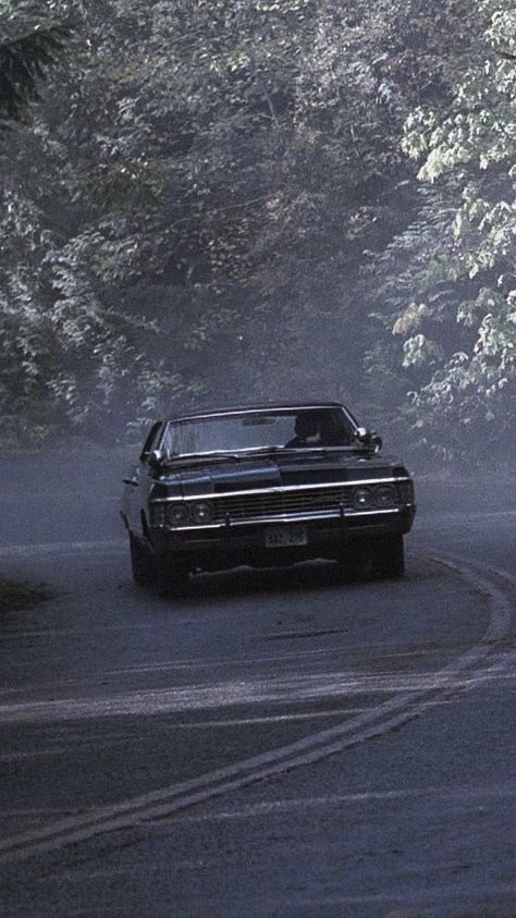 Impala 67 Supernatural, Spn Impala, Chevrolet Impala 1967 Supernatural, Autos Wallpapers, Spn Wallpaper, Dean Winchester Imagines, Chevrolet Wallpaper, Chevrolet Impala 1967, Spn Aesthetic