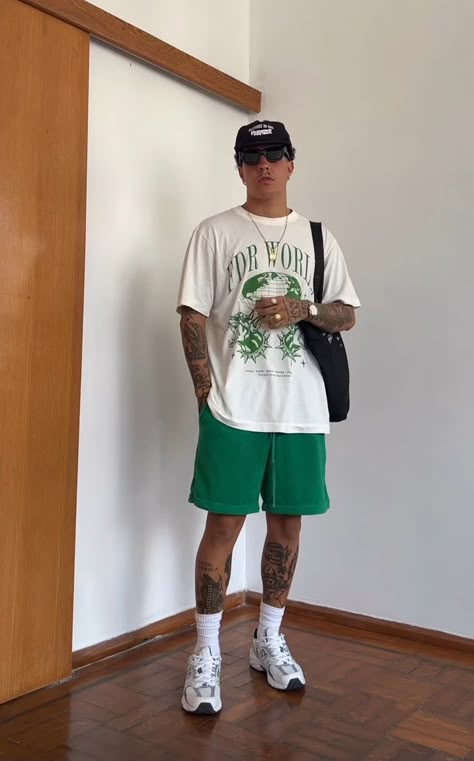 Men’s Summer Streetwear 2024, Green Shorts Outfit Men, Shorts Outfits Men Streetwear, Crew Socks Outfit, Thailand Outfit, Chill Style, Mens Summer Outfits, Sock Outfits, Streetwear Shorts