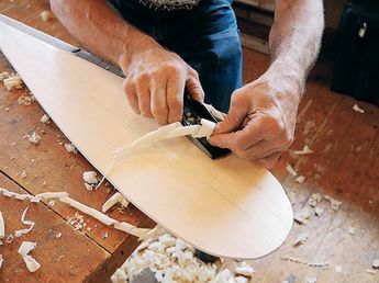 How to: Make a Northwoods Canoe Paddle - Woodworker's Journal Cedar Strip Canoe, Canoe Building, Wooden Canoe, Deco Marine, Make A Boat, Wooden Boat Building, Build Your Own Boat, Wooden Paddle, Canoe Paddle