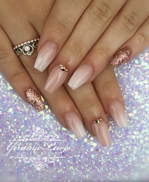 Rose Gold Acrylic Nails, Honeymoon Nails, Rose Gold Nails Acrylic, Burgundy Acrylic Nails, Quince Nails, Rose Gold Nails Design, Hoco Ideas, Acrylic Nails Nude, Gold Acrylic Nails