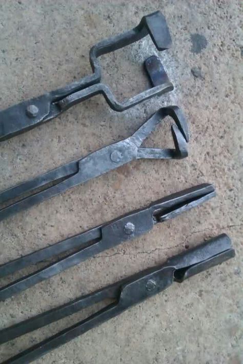 Forging Tongs, Blacksmith Tongs, Coal Forge, Vasos Vintage, Diy Slingshot, Forging Tools, Metal Fab, Anvils, Blacksmith Tools