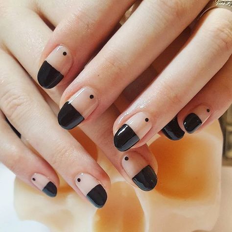 19 Chic Minimalist Nail Art Ideas for Understated Elegance Negative Space Nail Art, Minimalist Nail, Negative Space Nails, Velvet Nails, Space Nails, Minimalist Nail Art, Edgy Nails, Geometric Nail, Trendy Nail Design