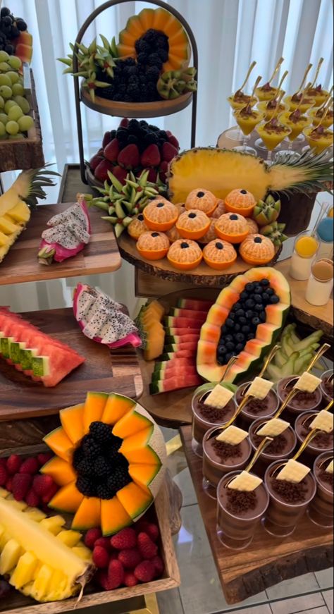 Dessert And Fruit Table, Fruit Boards, Desert Fruit, Buffet Displays, Soccer Snacks, Pineapple Cupcake, Pineapple Cupcakes, Fruit Cup, Fruit Platter Designs