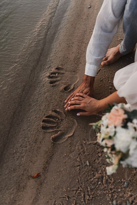 Sea Wedding Photoshoot, Post Wedding Photoshoot Beach, Wedding Photo Beach Ideas, Wedding Picture Ideas Beach, Beach Wedding Photo Ideas Unique, Beach Prewedding Shoot, Beach Elopement Photography, Pre Wedding Shoot Ideas Beach, Beach Prenup Photoshoot Ideas