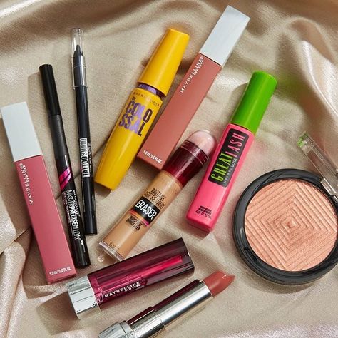 Maybelline Makeup Products, Mac Makeup Looks, Whats In My Makeup Bag, Maybelline Cosmetics, Punk Makeup, Makeup Bag Essentials, Makeup Accesories, Maybelline Makeup, Makeup Needs