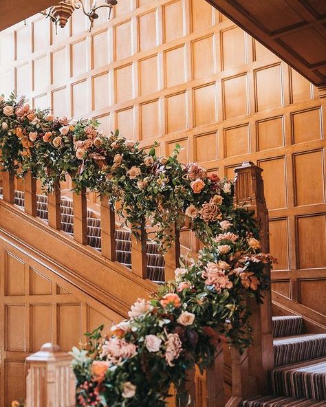 Coombe Lodge Blagdon on Instagram: "Another incredible floral staircase installation here at our country house wedding venue. Created by the incredible @daisylanefloral - this floral staircase of dreams 😍 truly was a beaut! 📸 @hannahmaymiles // #floral #weddingflorist #weddingstyle #floralstaircase #showstopper #weddingdetails #weddingflowers #weddingvenue" Staircase Flowers, Flowers Staircase, Floral Staircase, Wedding Florals Staircase, Stairs Floral Decor Wedding, Staircase Floral Installation, Fairytale Aesthetic, Country House Wedding Venues, Our Country