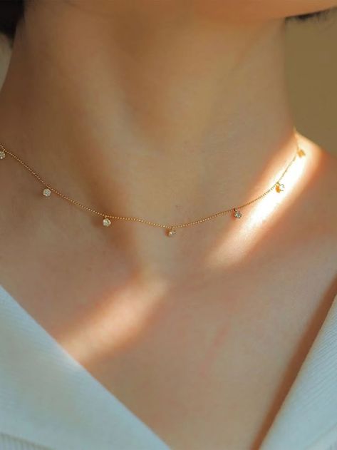 Gold Chain Dainty, Simple Elegant Jewelry Minimal Classic, Gold Necklace For Girlfriend, Minimalist Diamond Jewelry, Dainty Yellow Gold Diamond Clavicle Necklace, Delicate Gold Plated Diamond Necklace With Delicate Chain, Delicate Gold Plated Diamond Necklace, Delicate Gold-plated Diamond Necklace, Minimalist Yellow Gold Diamond Necklace With Clavicle Chain