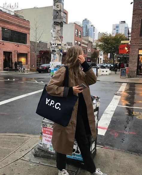 Apc Tote Bag, Nyc Girl Aesthetic, Amalie Moosgaard, New York Vibes, Nyc Baby, Princess Photo, Nyc Girl, Nyc Aesthetic, Nyc Life