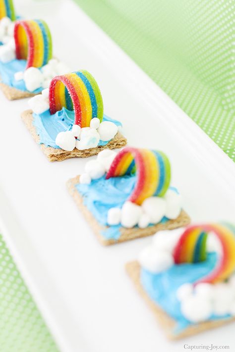 Graham Cracker Rainbow Weather Snack - Capturing Joy with Kristen Duke Rainbow Weather, Rainbow Snacks, Biscuits Graham, St Patricks Day Crafts For Kids, Rainbow Parties, Preschool Snacks, Edible Crafts, Kids Treat, St Patrick's Day Crafts