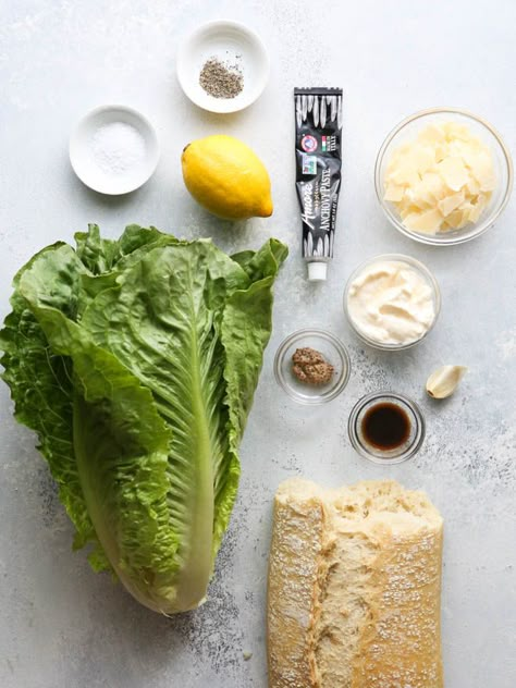 How to make the best homemade Caesar salad Homemade Ceasar Salad, Homemade Caesar Salad, Homemade Caesar, Caesar Salad Recipe, Caesar Salad Dressing, Croutons Homemade, Salad Pasta, Dressing Recipes, Homemade Dressing