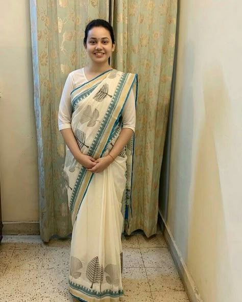 Formal Saree For Interview, Ias Officer Saree Look, Sarees For Interview, Ias Interview Saree Look, Ias Saree Look, Upsc Interview Saree, Saree For Interview, Ias Officers Women Saree, Day Saree Look