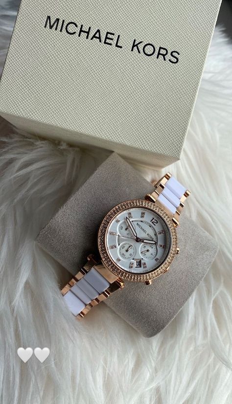 Expensive Gifts For Women, Classy Womens Watches, Trendy Watches Women, Watches Women Simple, Fancy Glasses, Pretty Watches, Apple Watch Fashion, Watches Women Michael Kors, Trendy Watches