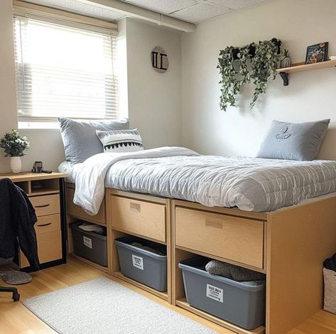 34+ Hacks to Turn Boring Dorm Rooms Into Dream Spaces Room With Built In Closet, College Dorm Room Hacks, Built In Closet, Dorm Hacks, Dorm Room Hacks, Dorm Room Storage, College Stuff, College Dorm Room, Dorm Ideas