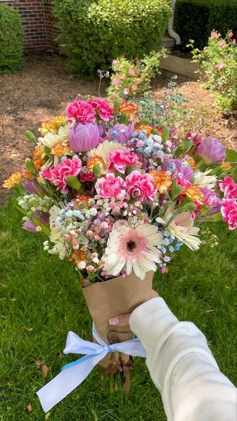 Beautiful Flowers Arrangements, Preppy Flower Arrangements, Flower Spring Aesthetic, Bright Color Flower Bouquet, Bouquet Of Flowers Spring, Types If Flowers, M&m Flowers, Multi Flower Bouquet, Bright Prom Bouquet