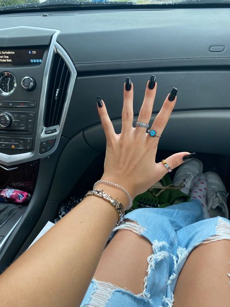 Black coffin nails inspo Black Short Coffin Acrylic Nails, Black Coffin Acrylics, Short Black Coffin Nail Ideas, Black Square Acrylic Nails, Black Coffin Nail Ideas, Nail Inspo Black, Acrylic Nails Kylie Jenner, Coffin Nails Short, Neutral Nail