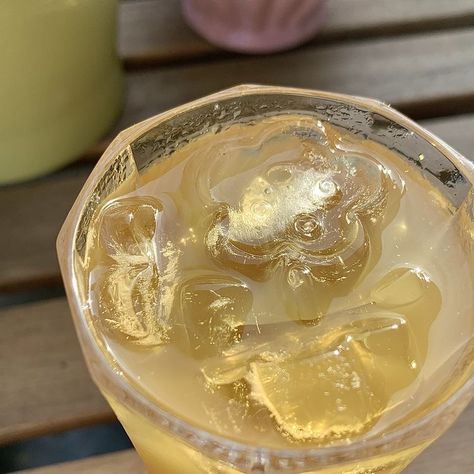 Yellow Drinks Aesthetic, Yellow Drink Aesthetic, Bright Vintage Aesthetic, Yellow Asthetics Photos, Baby Yellow Aesthetic, Yellow Summer Aesthetic, Iced Tea Aesthetic, Light Yellow Aesthetic, Soft Yellow Aesthetic