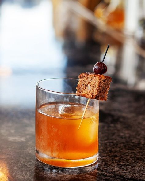 The Five O'Clock: Banana Walnut Old Fashioned — TABLE MAGAZINE Old Fashioned Recipes Cocktail, Hemingway Daiquiri, Spirit Drink, Banana Walnut, Shakes Drinks, Simpler Times, Bourbon Cocktails, Cocktail Art, Fall Cocktails