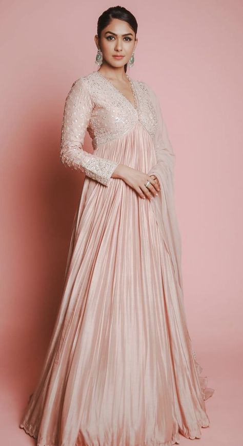 Sangeet Outfit Sisters Gown, Maternity Gowns Indian, Indian Maternity, Indowestern Dresses, Full Gown, Long Shirt Women, Ikkat Dresses, Anarkali Dresses, Outfits Wedding