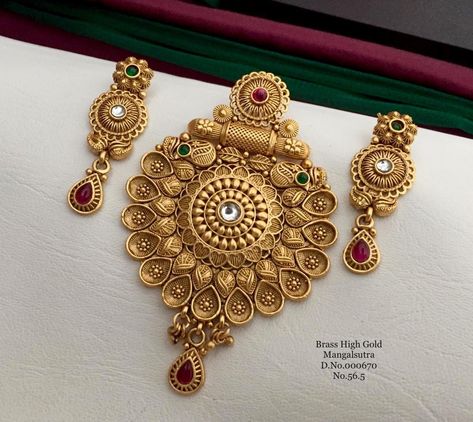 Antique Pendal Set Design In Gold, Pendent Set Gold Antique, Gold Pendent Set Indian, Gold Pendent Set, Pendent Gold, Bridal Foot Jewelry, Pendent Set, Gold Pendent, Bridal Necklace Designs