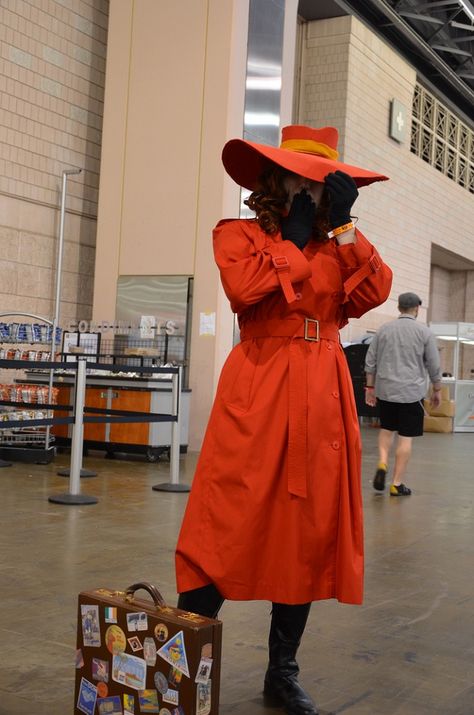 cosplay-carmen-sandiego-costume-01 Carmen Sandiego Costume, Show Halloween Costumes, Pop Culture Halloween Costumes, Tv Show Halloween Costumes, Chicken Halloween, Carmen Sandiago, Halloween Costumes Diy Couples, 90s Halloween Costumes, 90s Halloween