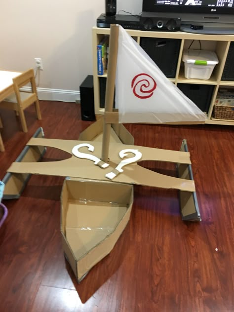 Cardboard Moana boat Moana Sailboat, Cardboard Boats, Moana Boat, Moana Jr, Γενέθλια Mickey Mouse, Moana Birthday Party Theme, Moana Theme Birthday, Cardboard Boat, Moana Theme