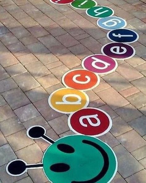 Playground Wall Ideas, Outside Playground Ideas For Preschool, Mural Wall Art For School, Kindergarten Mural Ideas, Kindergarten Classroom Wall Painting, Play School Decor Ideas, Daycare Playground Ideas, Preschool Wall Painting Ideas, Preschool Playground Ideas