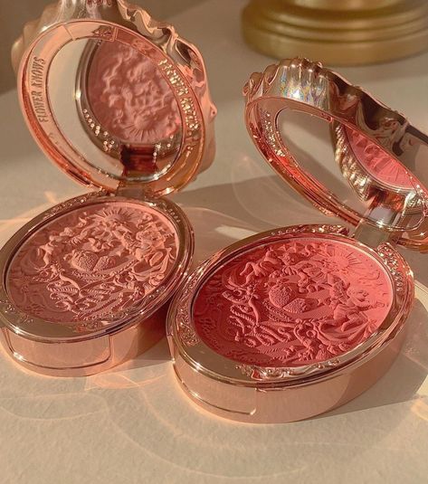 Strawberry Rococo, Flower Knows, Makeup Accesories, Ethereal Makeup, Fancy Makeup, Makeup Items, Makeup Brands, Makeup Essentials, Pretty Makeup