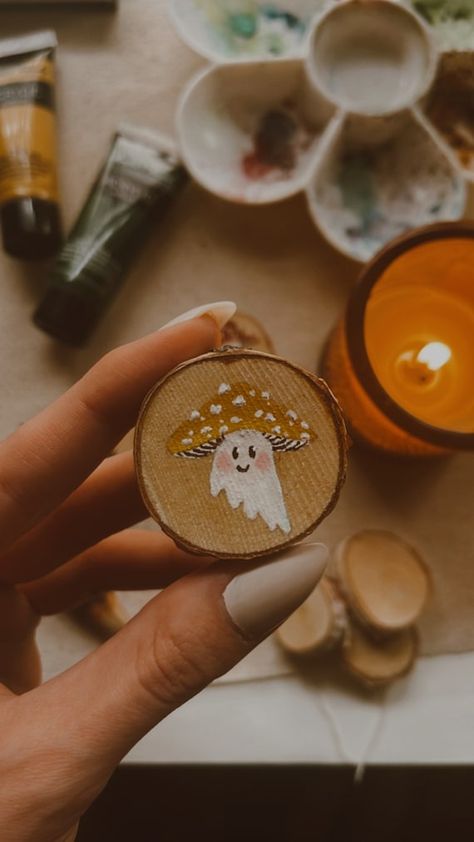 Wood Slice Diy, Mushroom Magnets, Ghost Mushroom, Painted Ghost, Painted Magnets, Painted Fridge, Decor Dark Academia, Christmas Craft Show, Diy Magnets