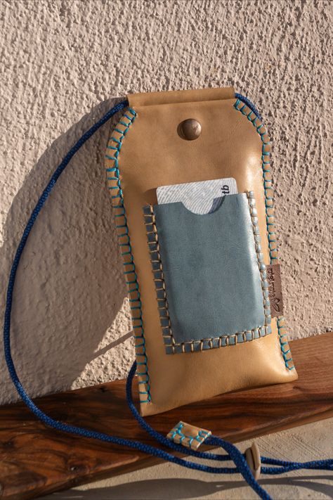 Handmade cell phone case Pielroja Cell Phone Bag, Leather Crafts, Phone Bags, Cell Phone Case, Mobile Covers, Mobile Cases, Leather Phone Case, Phone Model, Nice Leather