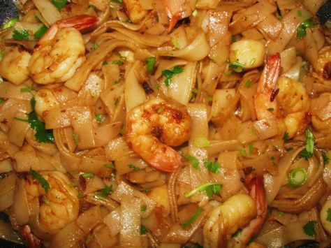 Scallops and Shrimp Chowfun Scallops And Shrimp, Asian Food, Pasta Salad, Asian Recipes, Main Dishes, Noodles, Salad, Pasta, Meat