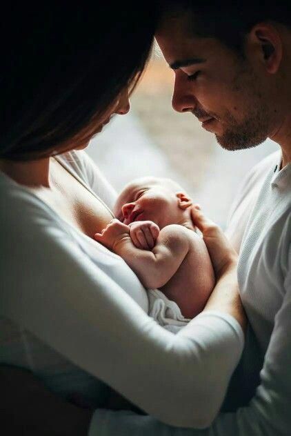 23 Sweet and Precious Newborn Baby Photoshoot to Treasure  #Photography Vom Avea Un Copil, Baby Fotografie, Newborn Family Photos, Newborn Photography Poses, Newborn Baby Photoshoot, Pregnancy Information, Newborn Baby Photos, Baby Sleep Problems, Foto Baby