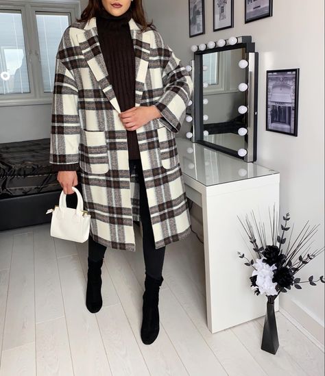 Checkered Wool Coat, Wool Coat Outfit, Checkered Coat, Trench Coat Outfit, Coat Outfit, Wool Trench Coat, Coat Outfits, Clothing Ideas, Blazer Coat