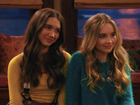 Iconic Girl Duos Characters, Iconic Blonde And Brunette Duo, Maya Heart, Wattpad Friends, Riley And Maya, Maya And Riley, Movie Duos, Girls Meets World, Cory And Topanga